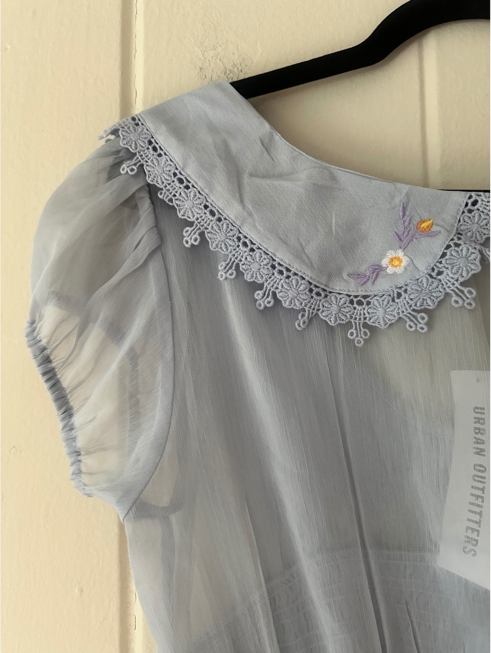 Kimchi Blue Frenchie Sheer Crop Blouse Embroidered Lace Collar NWT Size Large - Picture 7 of 9